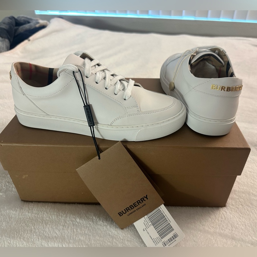 Burberry white sneakers 36 (US6)